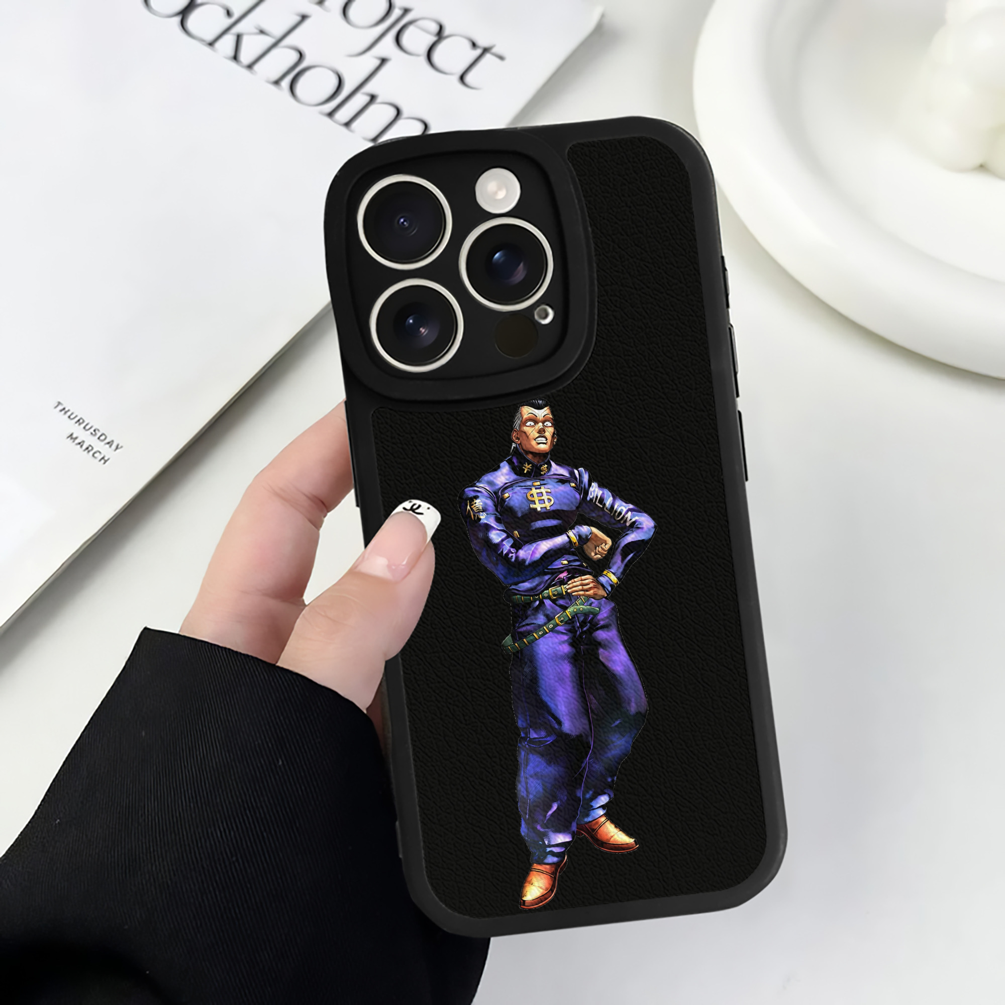 （画像用） ジョジョの奇妙な冒険 虹村億泰 にじむら おくやす JoJo's Bizarre Adventure Nijimura Okuyasu 【iPhone 16シリーズ対応】シリコンスマホケース（レザー調） 材質：シリコン